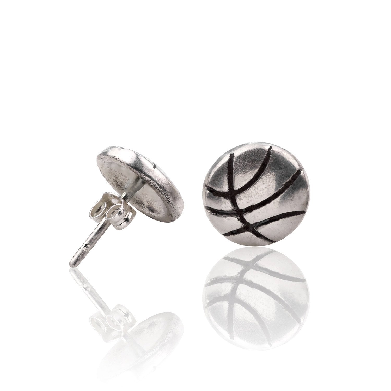 Boucles d'oreilles à tige en argent sterling avec motif de basket-ball.