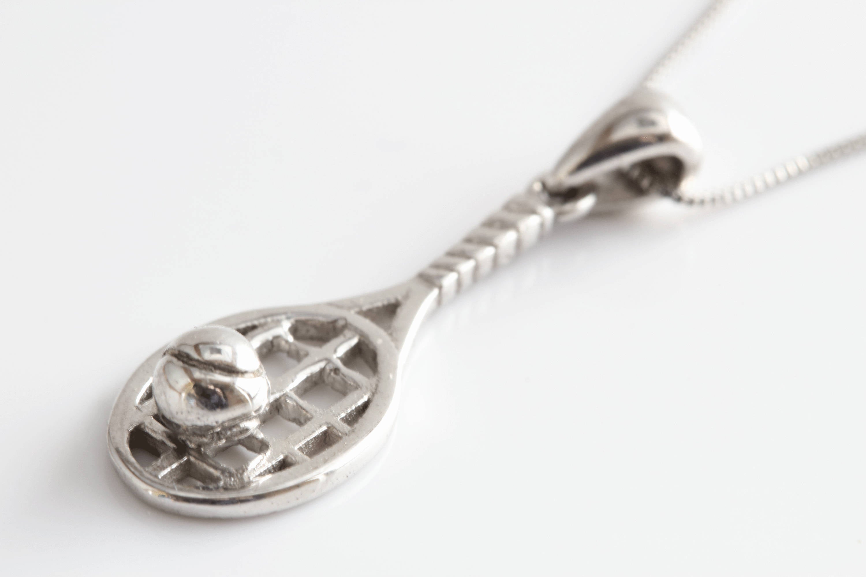 Collier de raquette de tennis en argent sterling, pas de ternissement, bijoux de tennis, cadeau de joueur de tennis, cadeau pour elle, raquette de tennis